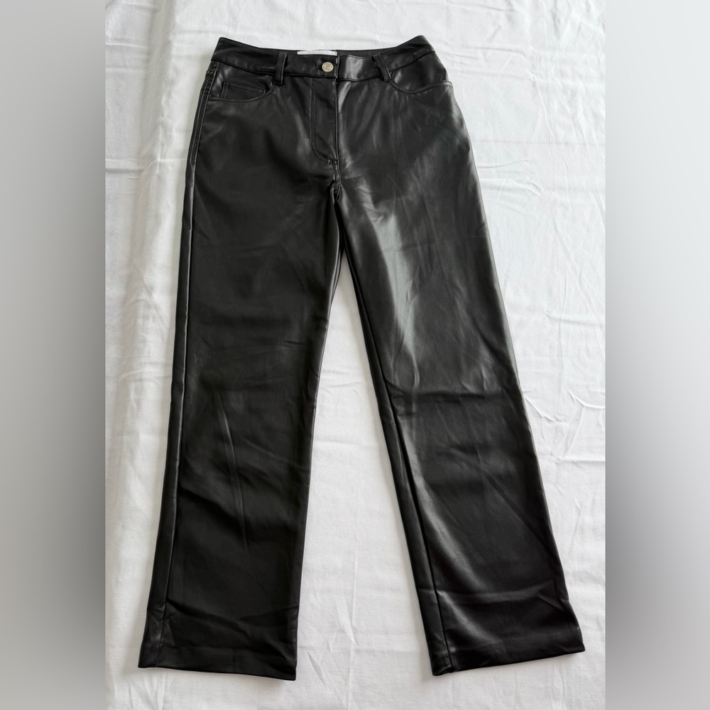 Six/Fifty Black Faux Leather Cropped Straight Pants Black Small